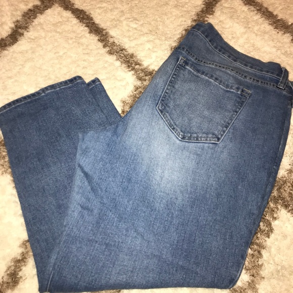 Old navy capris - Picture 2 of 4